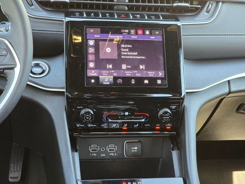 Used 2025 Jeep Grand Cherokee L Laredo image 20