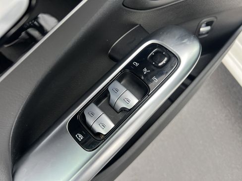 Used 2025 Mercedes-Benz C 300 4MATIC Sedan image 15