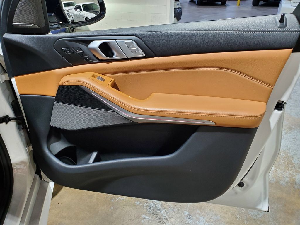 Used 2019 BMW X7 xDrive50i w/ M Sport Package AWD/4WD image 17