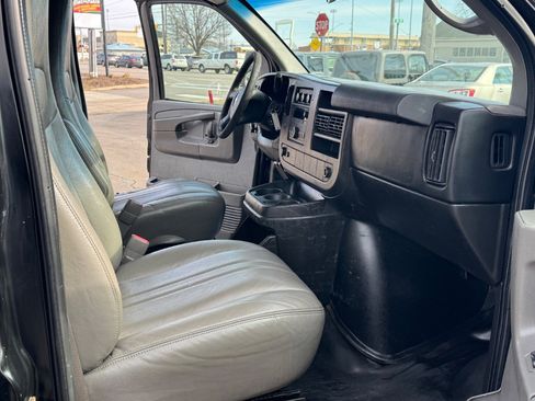 Used 2014 Chevrolet Express 3500 image 14