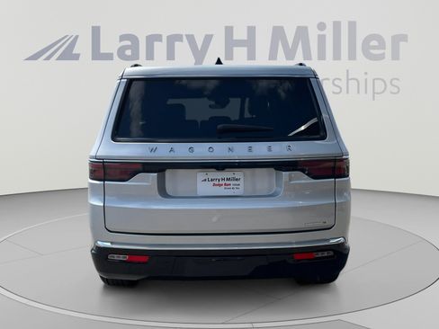 Used 2024 Jeep Wagoneer Series III AWD/4WD image 4
