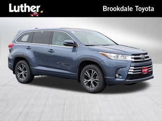 Used 2017 Toyota Highlander Plus AWD/4WD video 1