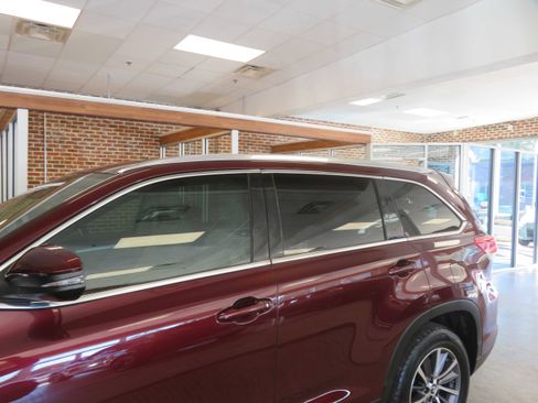 Used 2019 Toyota Highlander SE image 79