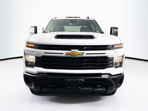Used 2025 Chevrolet Silverado 2500 Custom w/ Custom Value Package image 2