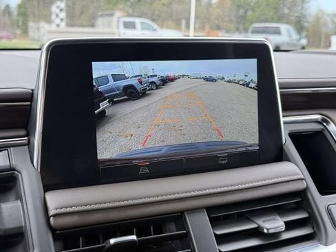 Used 2022 GMC Yukon SLE w/ Gmc Pro Safety Plus Package AWD/4WD image 23