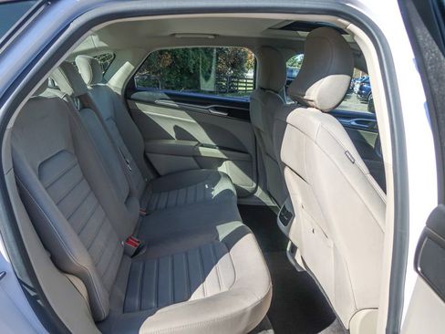 Used 2019 Ford Fusion SE image 16