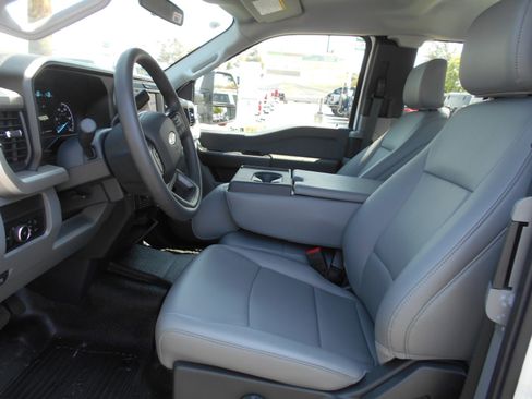 New 2025 Ford F250 XL w/ XL Chrome Package image 33