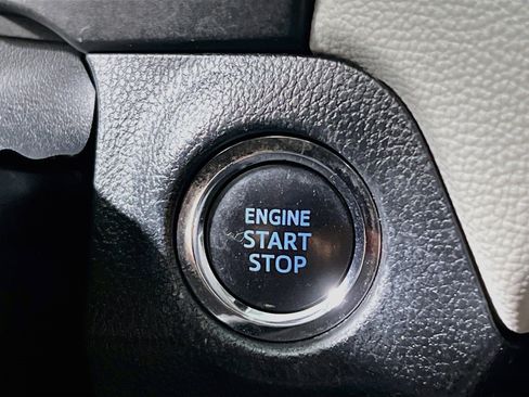 Used 2021 Toyota RAV4 XLE FWD image 23