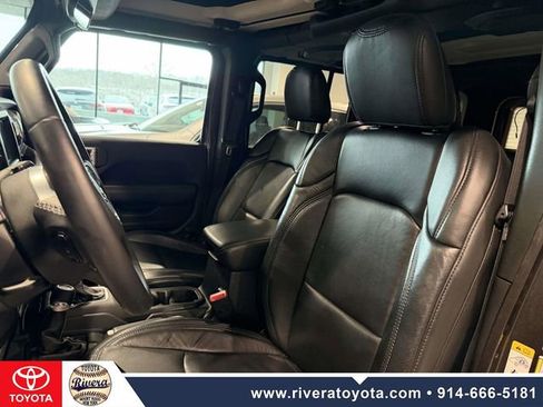 Used 2018 Jeep Wrangler Unlimited Sahara image 14