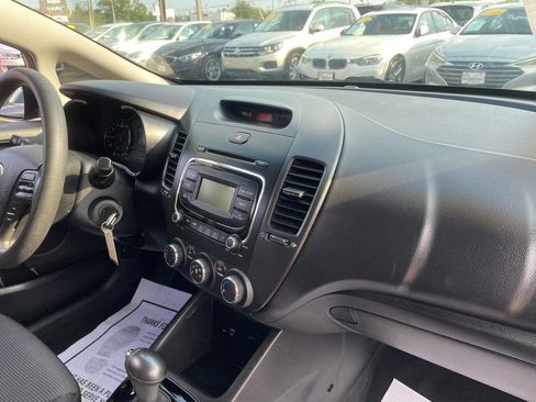 Used 2018 Kia Forte LX image 12