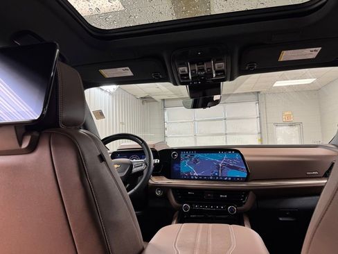 New 2026 Chevrolet Suburban High Country AWD/4WD image 24