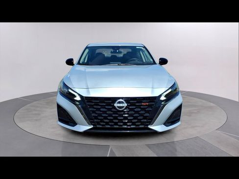 Used 2025 Nissan Altima 2.5 SR FWD image 8