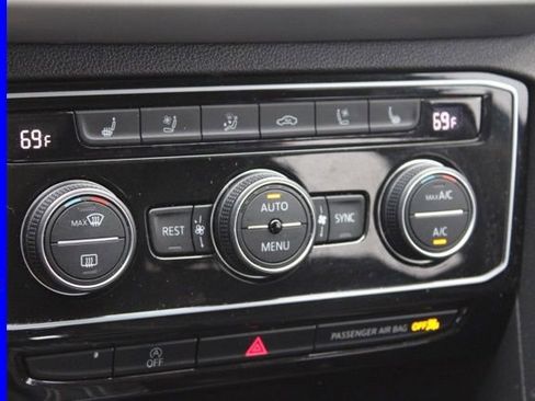 Used 2023 Volkswagen Atlas SEL Premium image 45