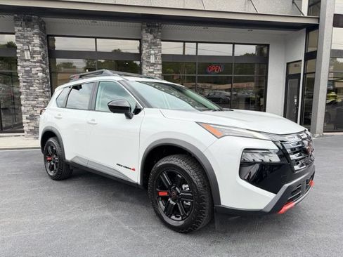 Used 2025 Nissan Rogue SV AWD/4WD image 3