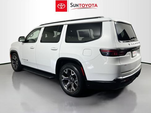 Used 2024 Jeep Wagoneer Series III AWD/4WD image 6