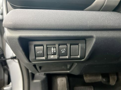 Used 2022 Subaru Outback Premium image 17