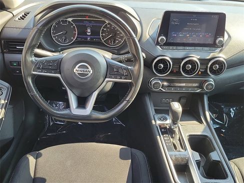 Used 2021 Nissan Sentra SV image 3