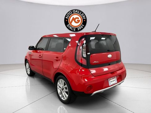 Used 2017 Kia Soul + FWD image 5