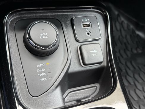 Used 2020 Jeep Compass Limited image 27