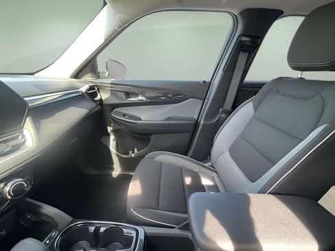 Used 2025 Chevrolet TrailBlazer LT AWD/4WD image 29
