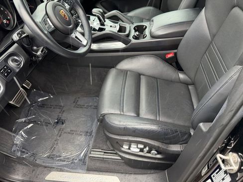 Used 2021 Porsche Cayenne Turbo w/ Premium Package Plus (PI3) image 14