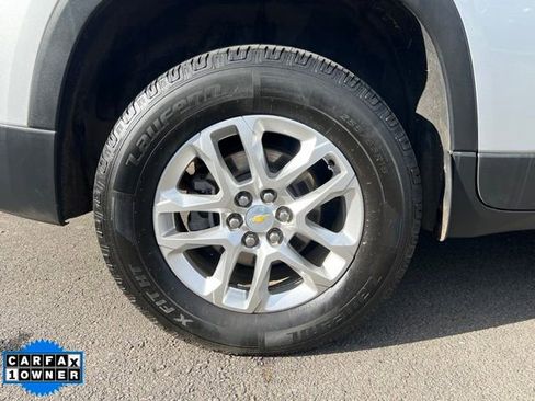 Used 2021 Chevrolet Traverse LS AWD/4WD image 9
