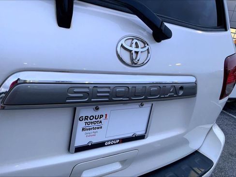 Used 2018 Toyota Sequoia Platinum RWD image 28