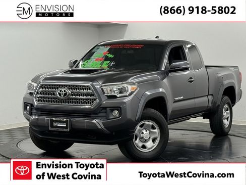 Used 2017 Toyota Tacoma TRD Sport image 1