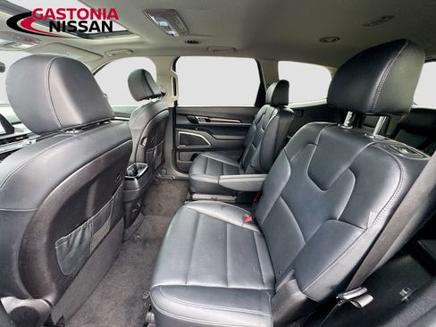 Used 2025 Kia Telluride S FWD image 33