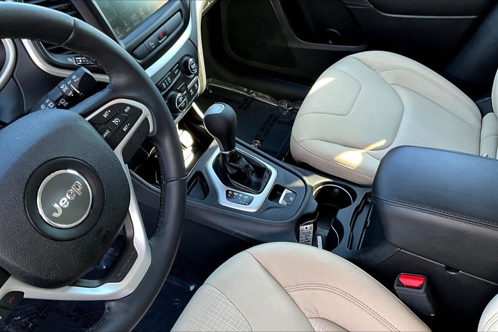 Used 2016 Jeep Cherokee Latitude w/ Comfort/Convenience Group FWD image 20