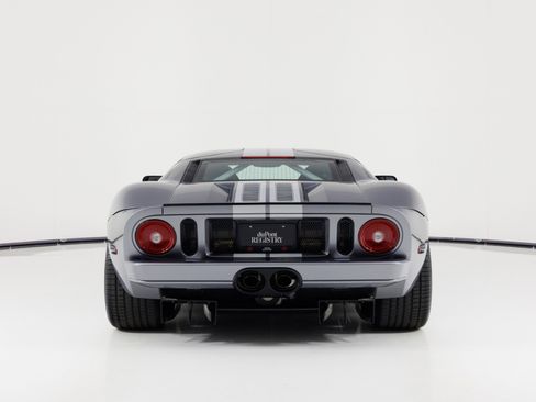 Used 2006 Ford GT RWD image 4
