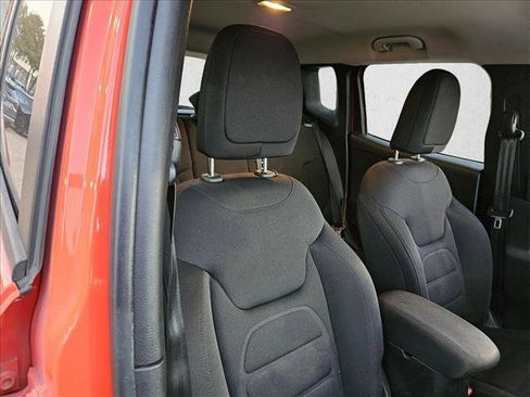 Used 2018 Jeep Renegade Latitude w/ Popular Equipment Group image 19