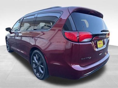 Used 2018 Chrysler Pacifica Touring-L w/ Premium Audio Group image 6