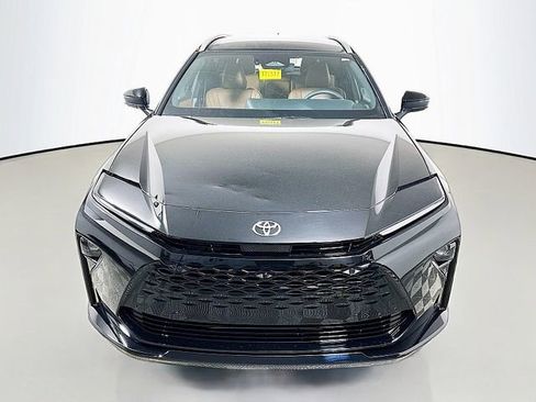 Used 2025 Toyota Crown Signia w/ Advanced Technology Package AWD/4WD image 4