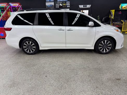 Used 2018 Toyota Sienna XLE Premium image 6