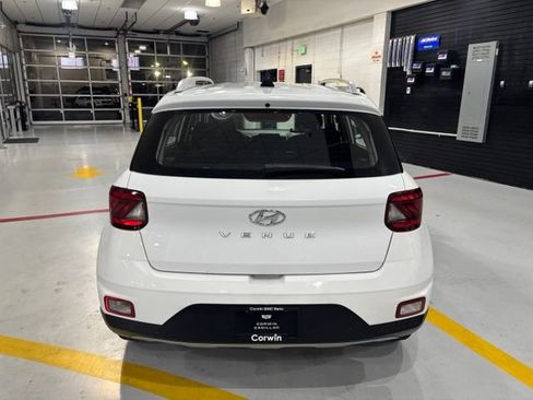 Used 2021 Hyundai Venue SEL FWD image 7