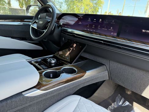 Used 2026 Cadillac Escalade Platinum Sport w/ LPO, ONYX Package image 28