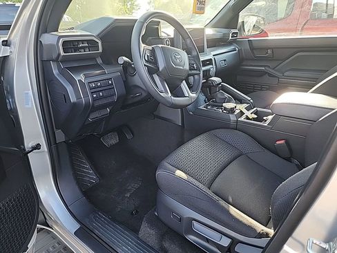 Certified 2025 Toyota 4Runner SR5 AWD/4WD image 3