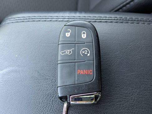 Used 2023 Jeep Compass Latitude w/ Convenience Group AWD/4WD image 29