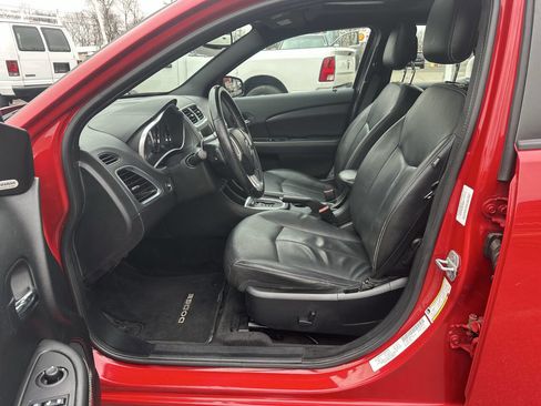 Used 2011 Dodge Avenger Lux image 18