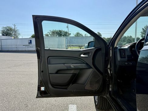 Used 2015 Chevrolet Colorado Z71 image 11