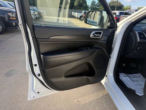 Used 2021 Jeep Grand Cherokee Laredo X RWD image 8