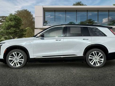 New 2026 Cadillac Vistiq Luxury w/ LPO, Floor Liner Package image 7