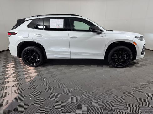 Used 2025 Volkswagen Tiguan SE R-Line AWD/4WD image 8