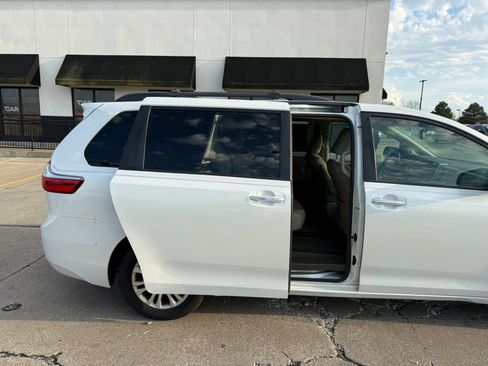 Used 2015 Toyota Sienna XLE Premium image 22