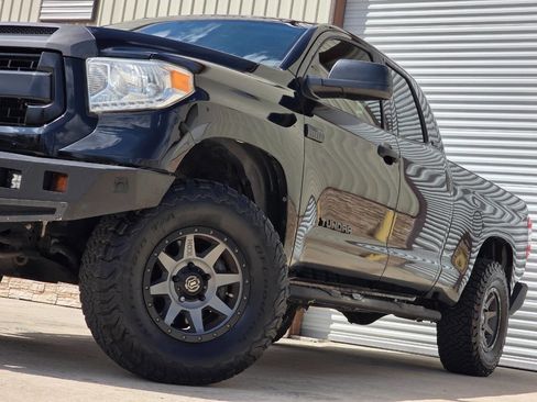 Used 2014 Toyota Tundra SR5 w/ SR5 Upgrade Package image 9