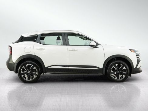Used 2025 Nissan Kicks SV w/ SV Premium Package AWD/4WD image 7