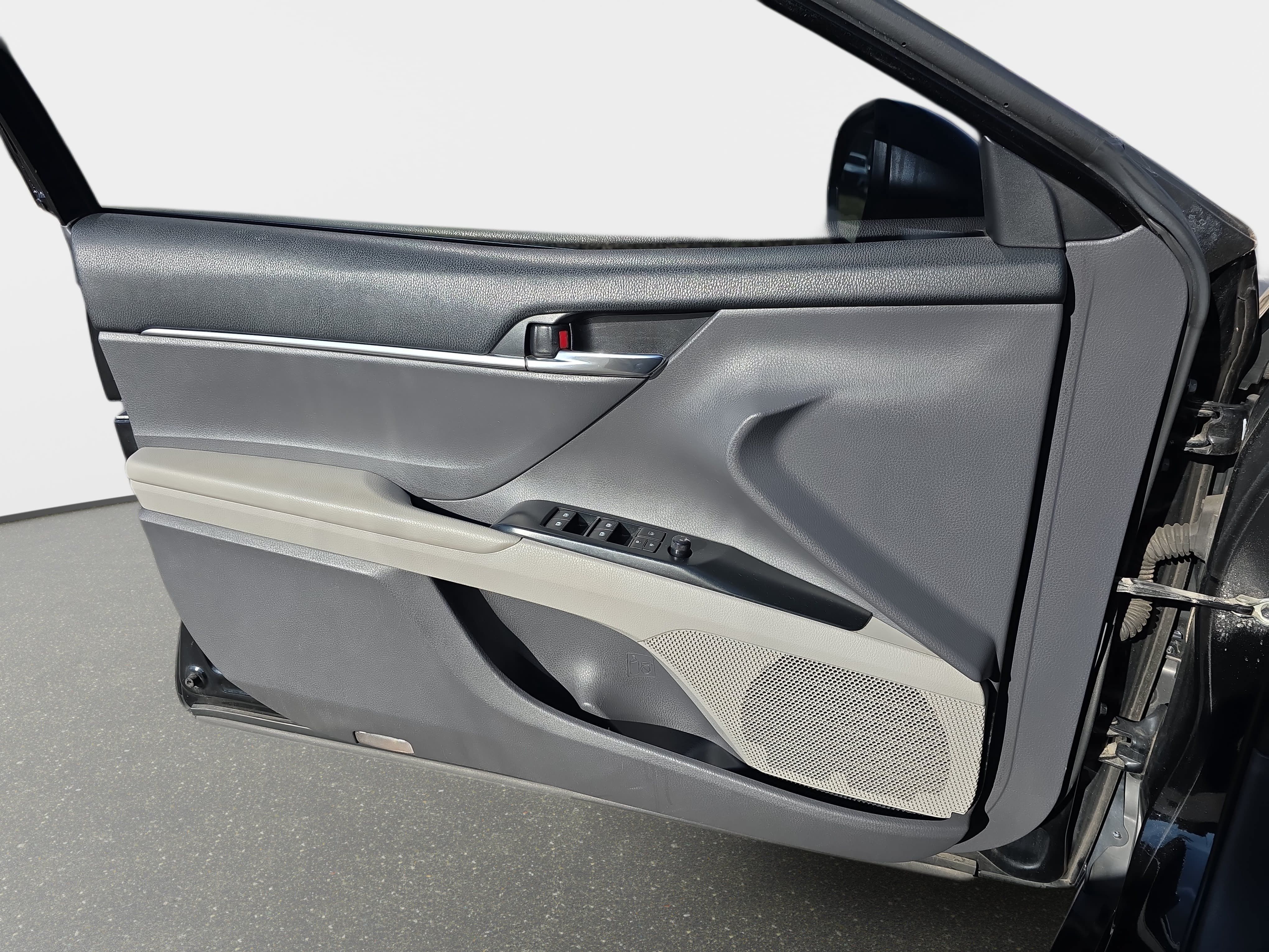Used 2019 Toyota Camry SE FWD image 24