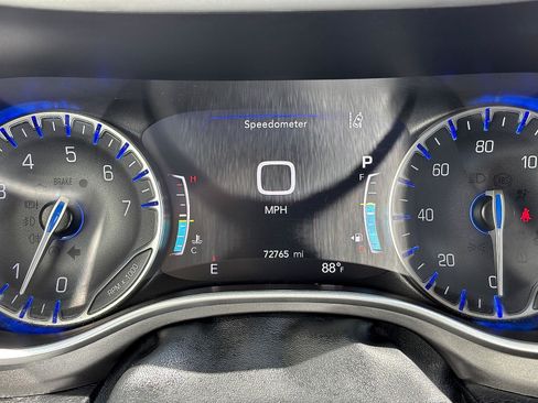 Used 2024 Chrysler Pacifica Touring-L FWD image 19