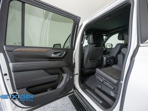 Used 2024 Chevrolet Suburban High Country w/ Advanced Technology Package AWD/4WD image 24